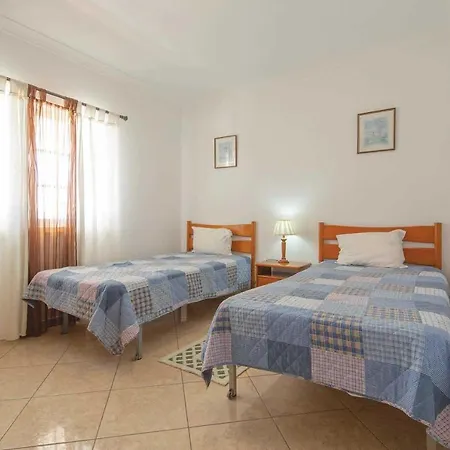 Sleeps 6 Air Con Wifi