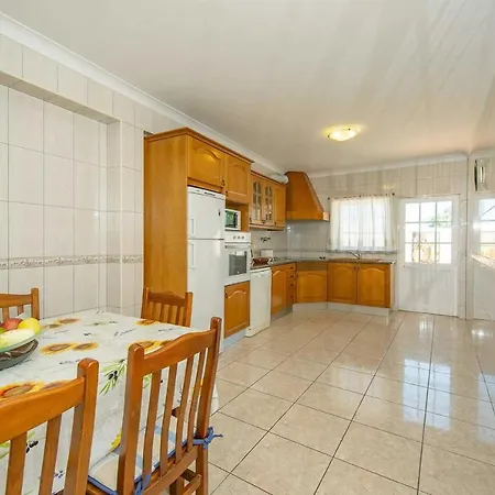 Sleeps 6 Air Con Wifi *