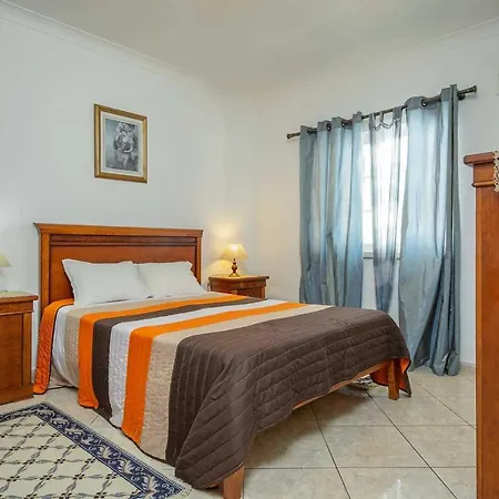 Sleeps 6 Air Con Wifi