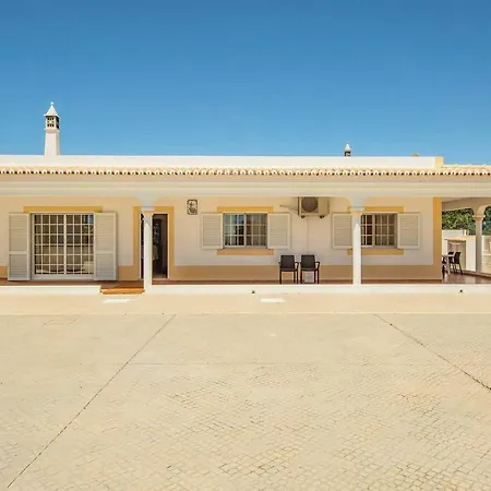 Sleeps 6 Air Con Wifi