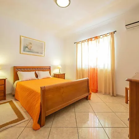 Sleeps 6 Air Con Wifi 别墅 *