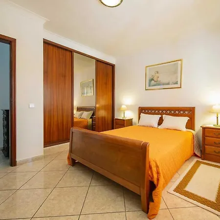 Sleeps 6 Air Con Wifi 别墅 *