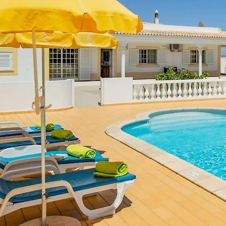 Villa Sleeps 6 Air Con Wifi
